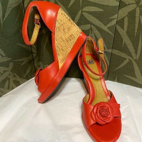 Sofft Red Peony Flower Leather Platform Wedge Sandals - Size 9 - Picture 2 of 11